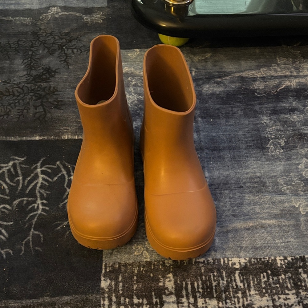 Chic Tan Ankle Boots